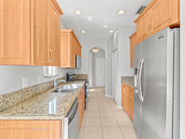 Дом в аренду по адресу 1214 Sweet Violet Court - фото 6713905