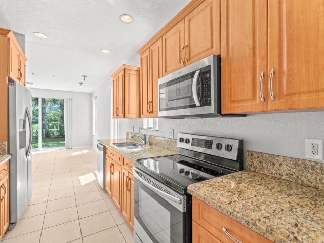 Дом в аренду по адресу 1214 Sweet Violet Court - фото 6713907