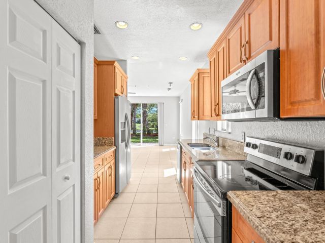 Дом в аренду по адресу 1214 Sweet Violet Court - фото 6713908