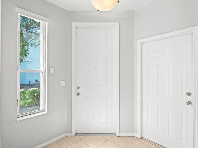 Дом в аренду по адресу 1214 Sweet Violet Court - фото 6713910