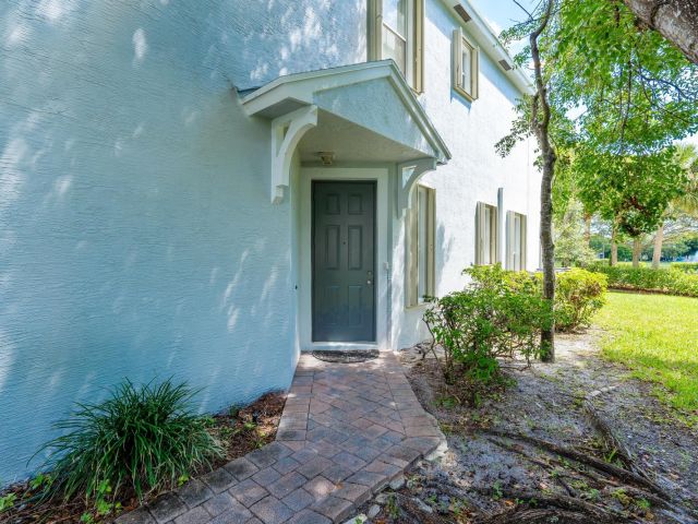 Дом в аренду по адресу 1214 Sweet Violet Court - фото 6713911