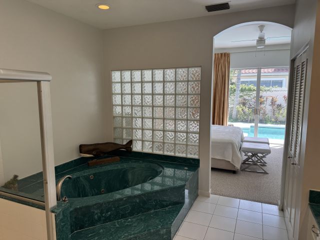 Дом в аренду по адресу 20694 NW 27 Avenue - фото 6535510