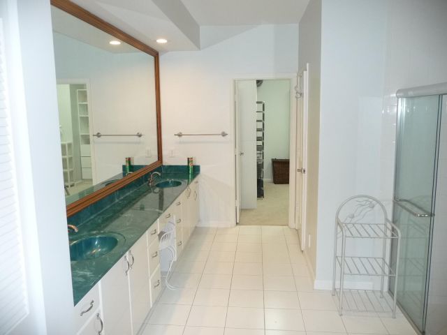 Дом в аренду по адресу 20694 NW 27 Avenue - фото 6535511