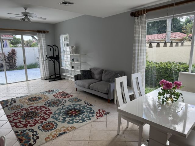 Дом в аренду по адресу 20694 NW 27 Avenue - фото 6535519