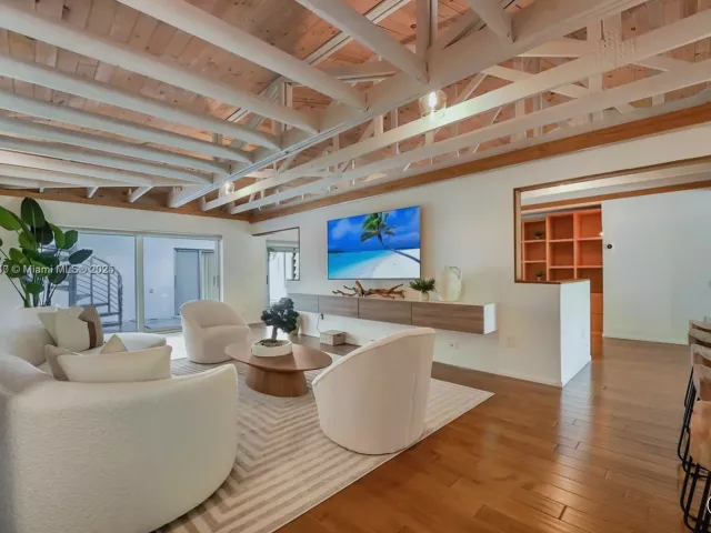 Дом в аренду по адресу 5910 N Bayshore Drive - фото 7404960