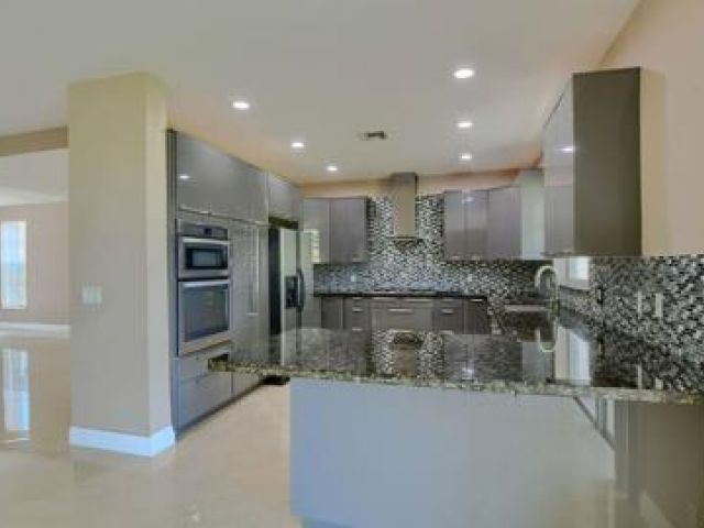 Дом в аренду по адресу 18271 Coral Isles Drive - фото 6514197