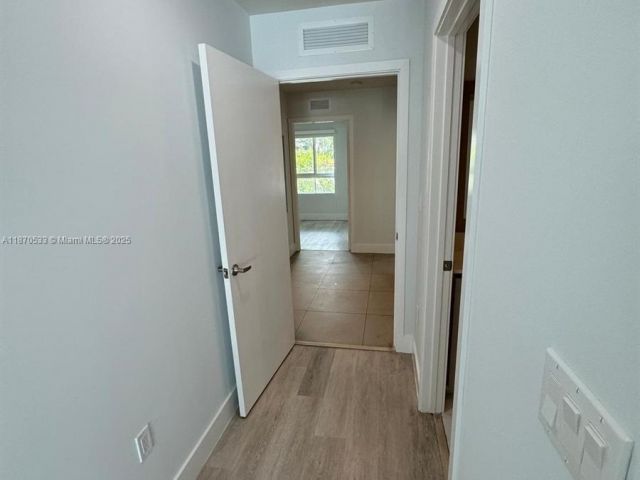 Дом в аренду по адресу 2555 NE 193rd St 2106 - фото 7494378