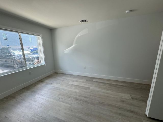 Дом в аренду по адресу 2555 NE 193rd St 2106 - фото 7494381