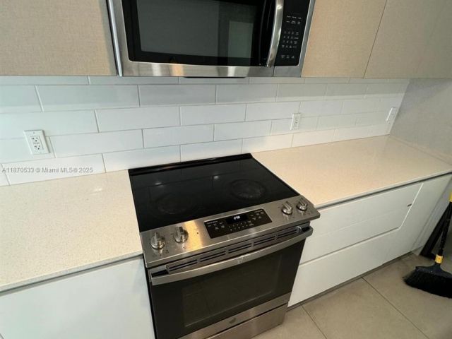 Дом в аренду по адресу 2555 NE 193rd St 2106 - фото 7494385