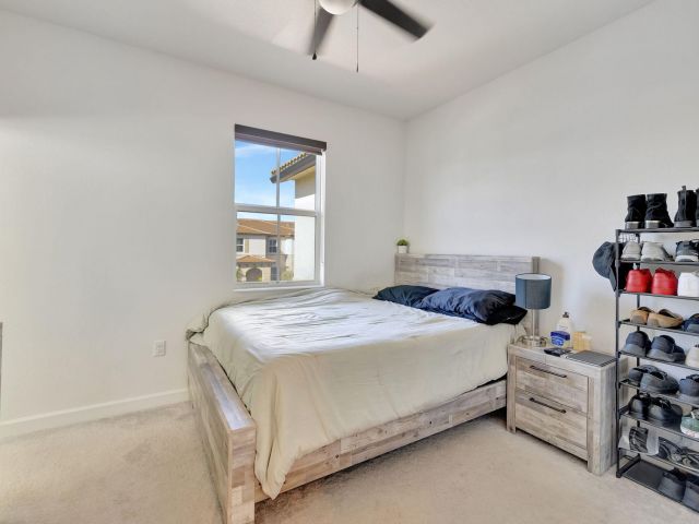 Дом в аренду по адресу 12227 NW 23rd Path - фото 6506122