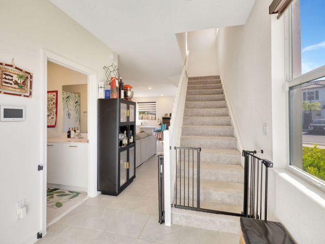 Дом в аренду по адресу 12227 NW 23rd Path - фото 6506123