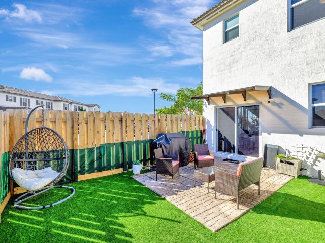 Дом в аренду по адресу 12227 NW 23rd Path - фото 6506124