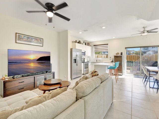 Дом в аренду по адресу 12227 NW 23rd Path - фото 6506138