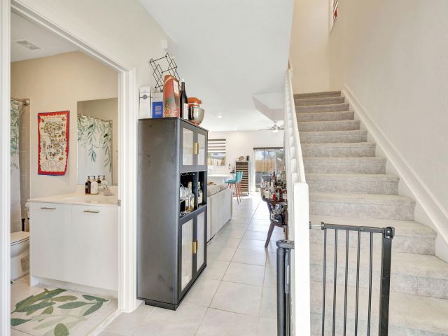 Дом в аренду по адресу 12227 NW 23rd Path - фото 6506139