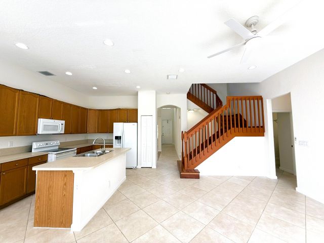 Дом в аренду по адресу 1171 W Magnolia Circle - фото 6540066