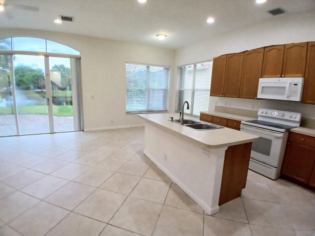 Дом в аренду по адресу 1171 W Magnolia Circle - фото 6540069