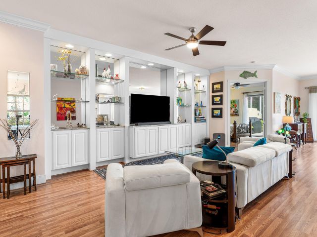 Продажа дома по адресу 2053 Valencia Drive - фото 6533269