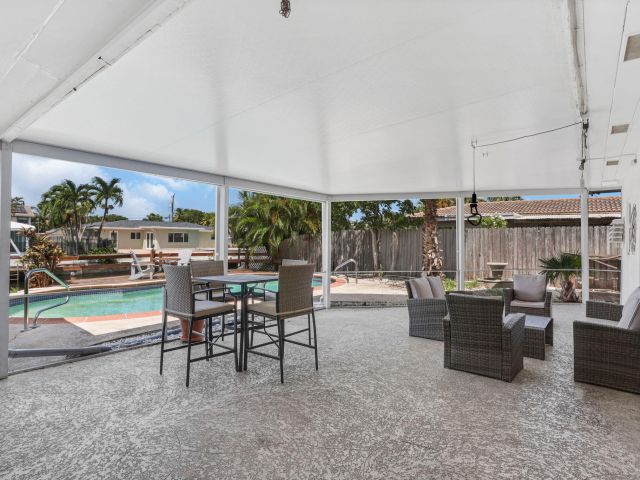 Продажа дома по адресу 1701 NE 63rd Court - фото 6489805