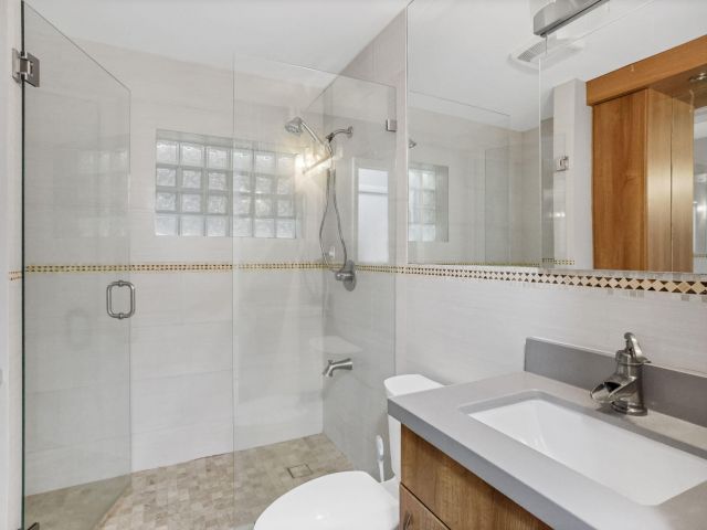 Продажа дома по адресу 1701 NE 63rd Court - фото 6489809