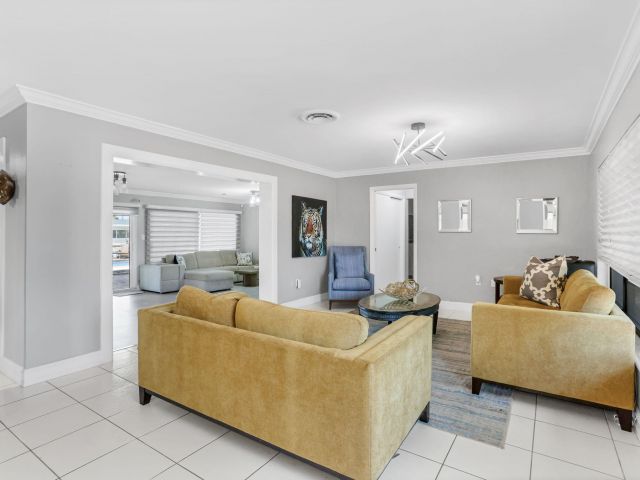 Продажа дома по адресу 1701 NE 63rd Court - фото 6489812