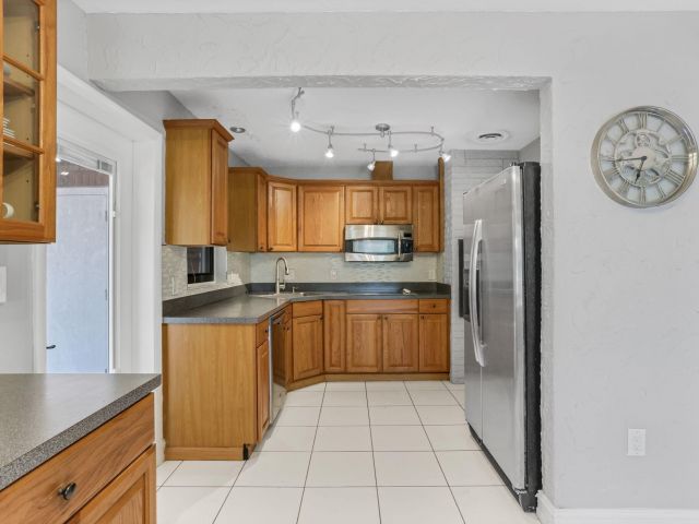 Продажа дома по адресу 1701 NE 63rd Court - фото 6489817