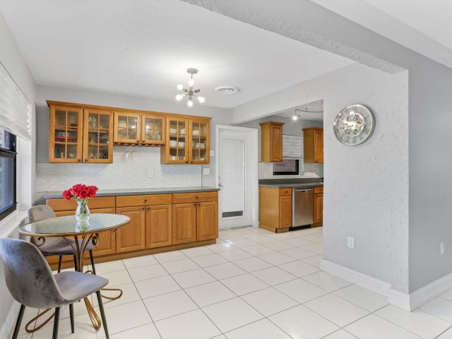 Продажа дома по адресу 1701 NE 63rd Court - фото 6489818