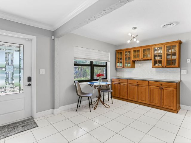 Продажа дома по адресу 1701 NE 63rd Court - фото 6489819