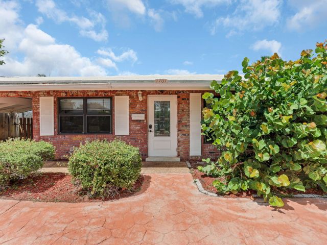 Продажа дома по адресу 1701 NE 63rd Court - фото 6489821