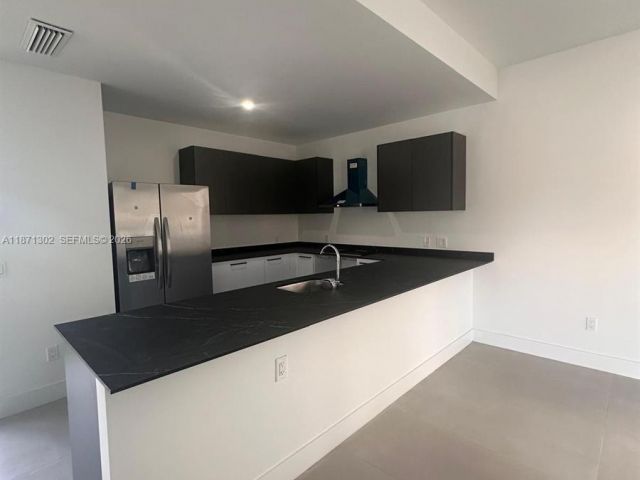 Дом в аренду по адресу 538 NW 17th Ave 0 - фото 7532457