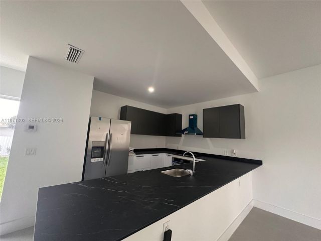 Дом в аренду по адресу 538 NW 17th Ave 0 - фото 7532458