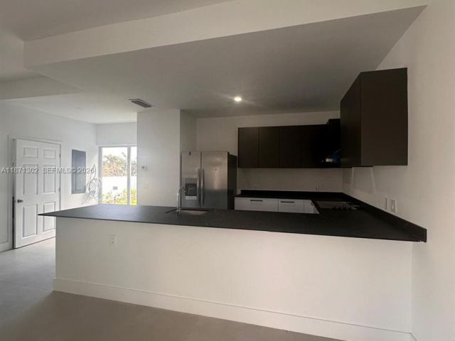 Дом в аренду по адресу 538 NW 17th Ave 0 - фото 7532463