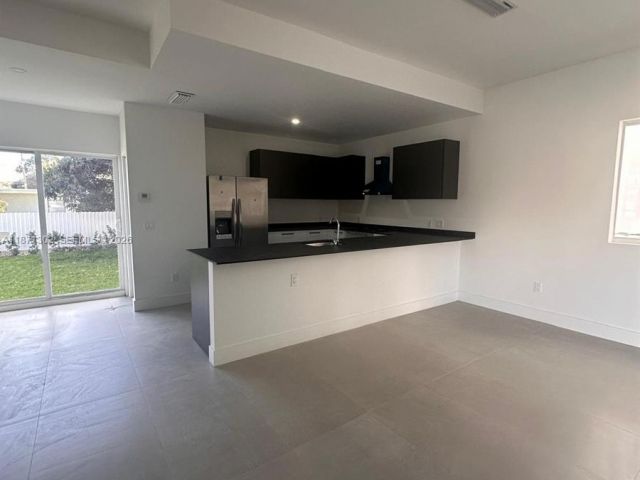 Дом в аренду по адресу 538 NW 17th Ave 0 - фото 7532465