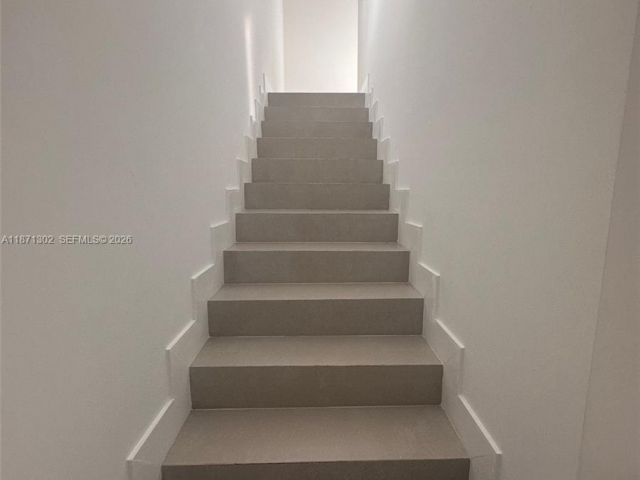 Дом в аренду по адресу 538 NW 17th Ave 0 - фото 7532471