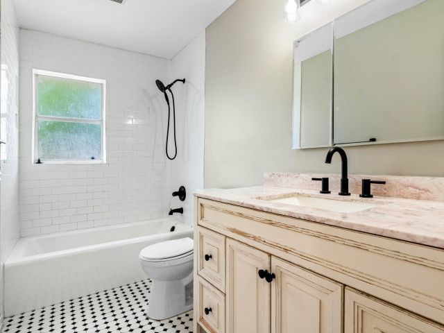 Продажа дома по адресу 602 Heron Drive - фото 6532782