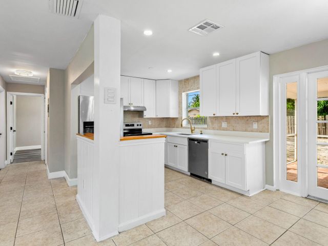 Продажа дома по адресу 602 Heron Drive - фото 6532787