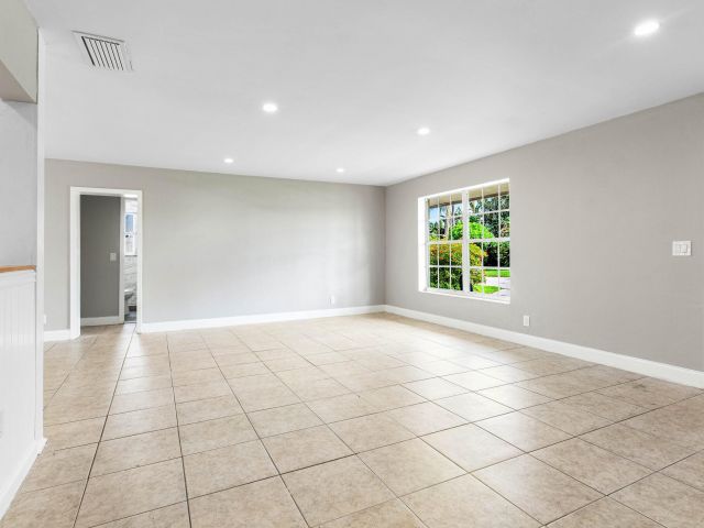 Продажа дома по адресу 602 Heron Drive - фото 6532789