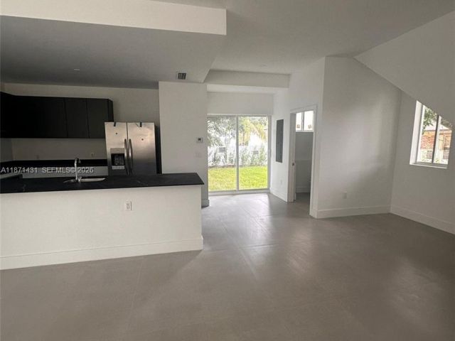 Дом в аренду по адресу 532 NW 17th Ave 0 - фото 7532207