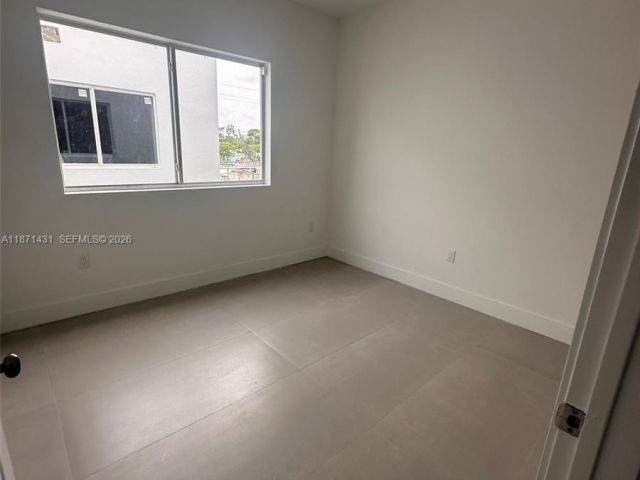 Дом в аренду по адресу 532 NW 17th Ave 0 - фото 7532211