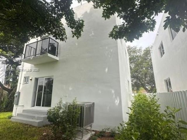 Дом в аренду по адресу 532 NW 17th Ave 0 - фото 7532216