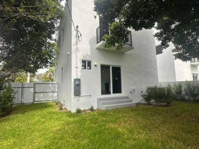 Дом в аренду по адресу 532 NW 17th Ave 0 - фото 7532219