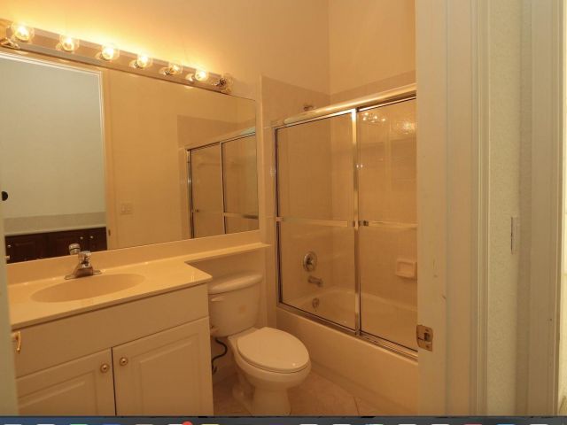 Дом в аренду по адресу 9183 Bay Point Circle - фото 6506620