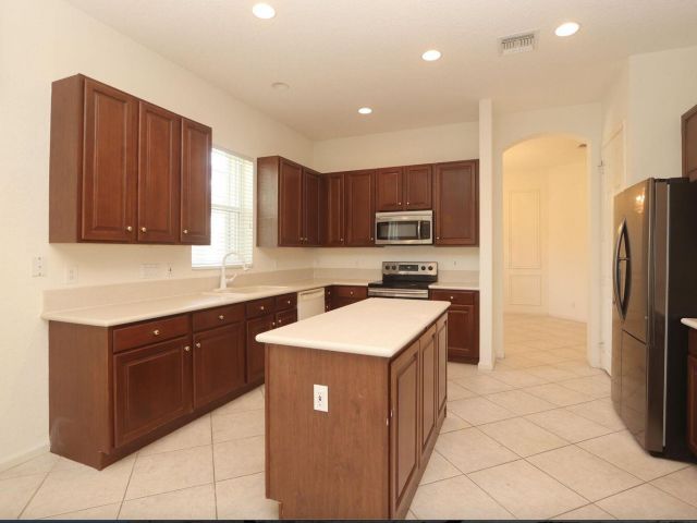 Дом в аренду по адресу 9183 Bay Point Circle - фото 6506632