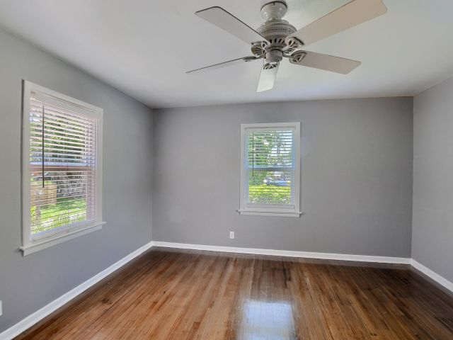 Дом в аренду по адресу 830 SE 3rd Avenue - фото 6505196