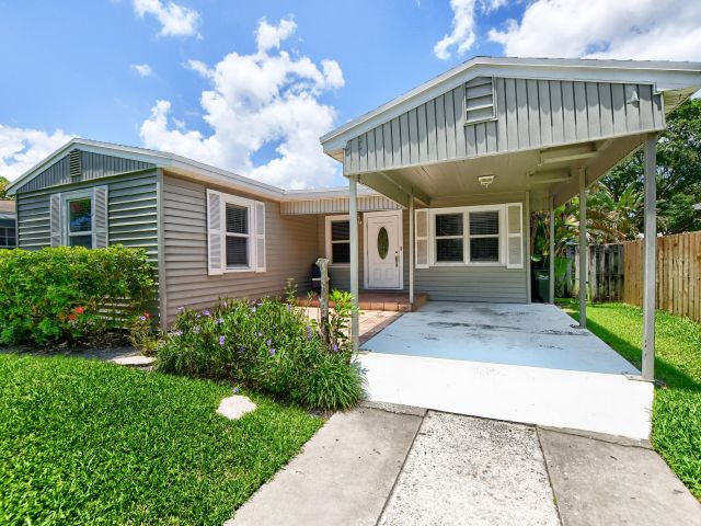 Дом в аренду по адресу 830 SE 3rd Avenue - фото 6505212