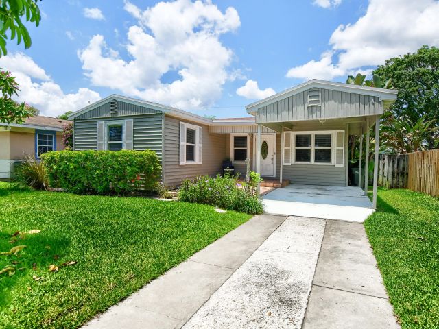 Дом в аренду по адресу 830 SE 3rd Avenue - фото 6505214