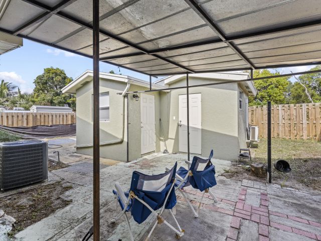 Дом в аренду по адресу 3717 Pinewood Avenue - фото 6506549