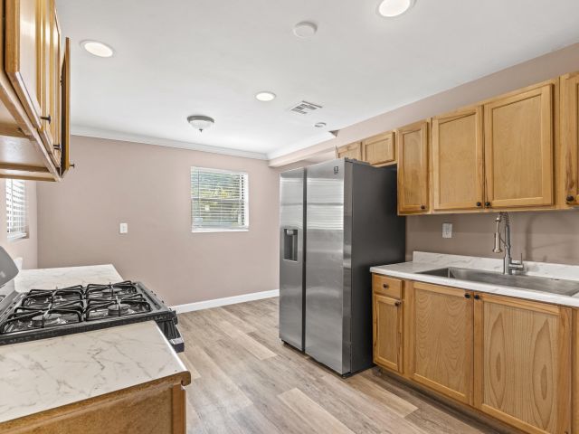 Дом в аренду по адресу 3717 Pinewood Avenue - фото 6506559