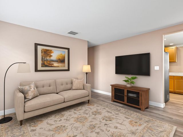 Дом в аренду по адресу 3717 Pinewood Avenue - фото 6506560