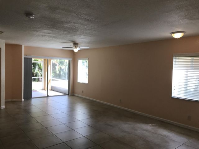 Дом в аренду по адресу 6109 Reynolds Street - фото 6506604