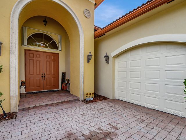 Продажа дома по адресу 8123 Woodslanding Trail - фото 6506613